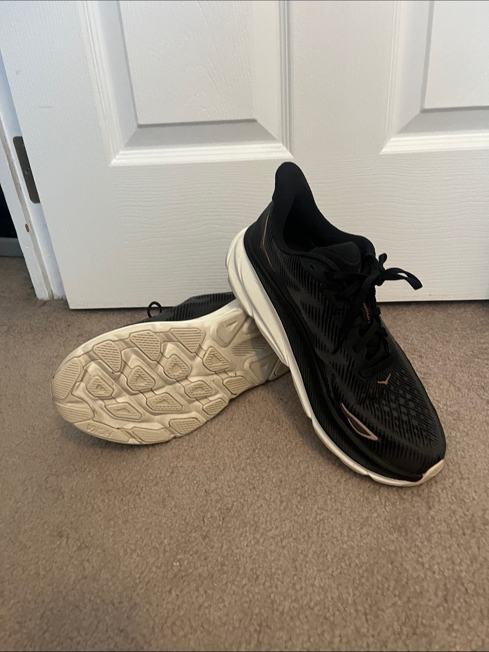 Hoka Clifton 9 Black Running Shoes with Rose Gold Logo Accents - Picture 4 of 6